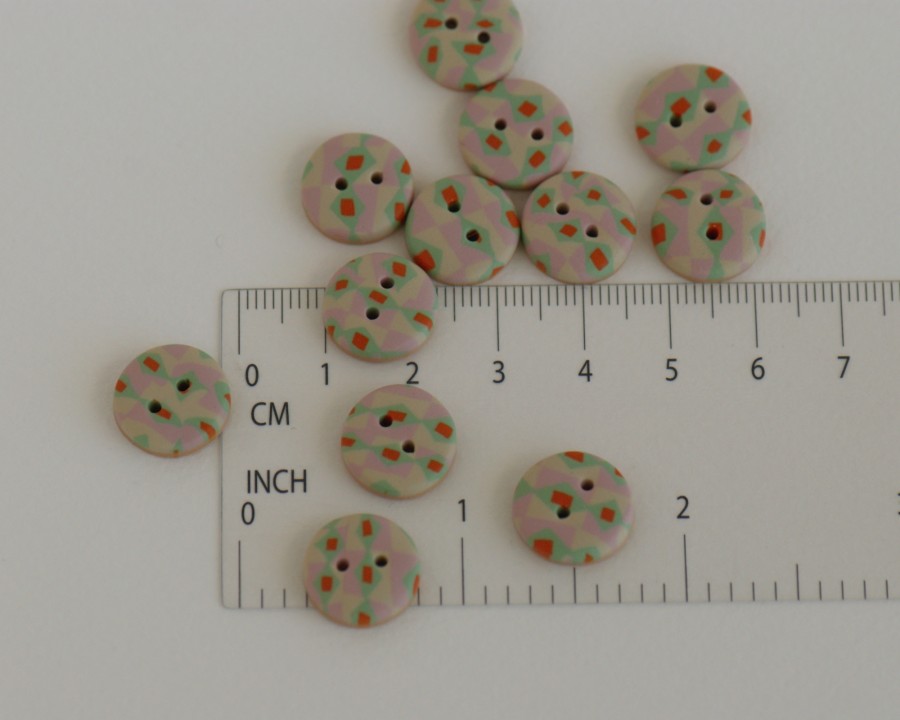 13 mm - 12 vnt. Švelnaus ir žaismingo įspūdžio sagų rinkinys „Vintažinis žaisliukas“ (BT263) 13 mm - 12 vnt. Švelnaus ir žaismingo įspūdžio sagų rinkinys „Vintažinis žaisliukas“ (BT263)