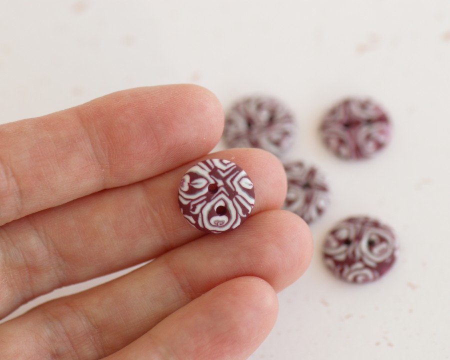13 mm – 8 vnt. Rankų darbo sagų rinkinys „Slyvų pyragas“ (BT258)