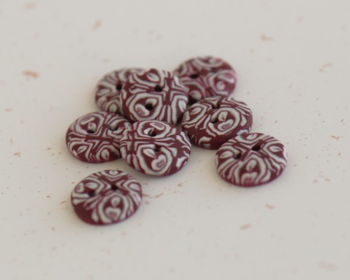 13 mm – 8 vnt. Rankų darbo sagų rinkinys „Slyvų pyragas“ (BT258)