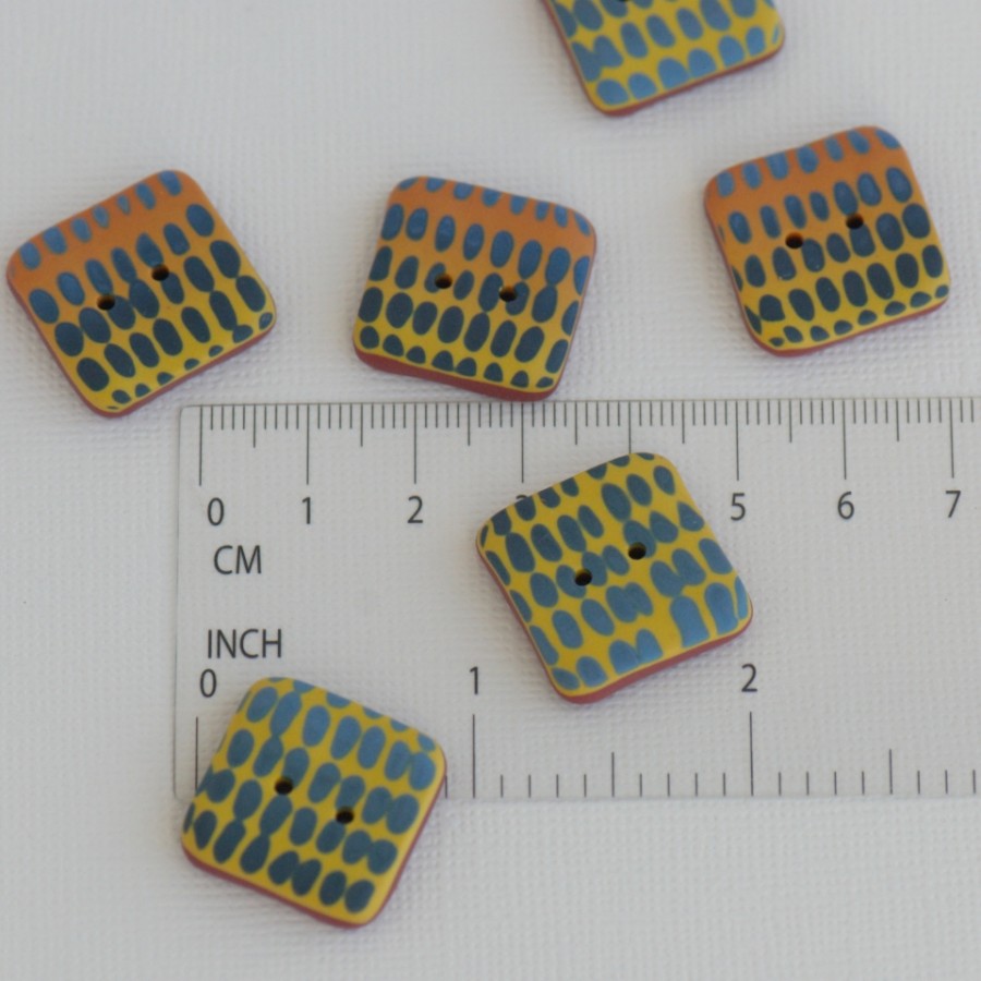 19 mm – 6 vnt. sagos kvadratinės margos - geltonos, rausvos su melsvais punktyrais