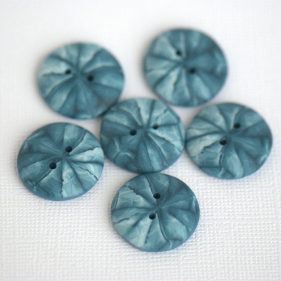 20 mm - 6 vnt. Mėlynos raštuotos sagos „Indigo“ (BT312)
