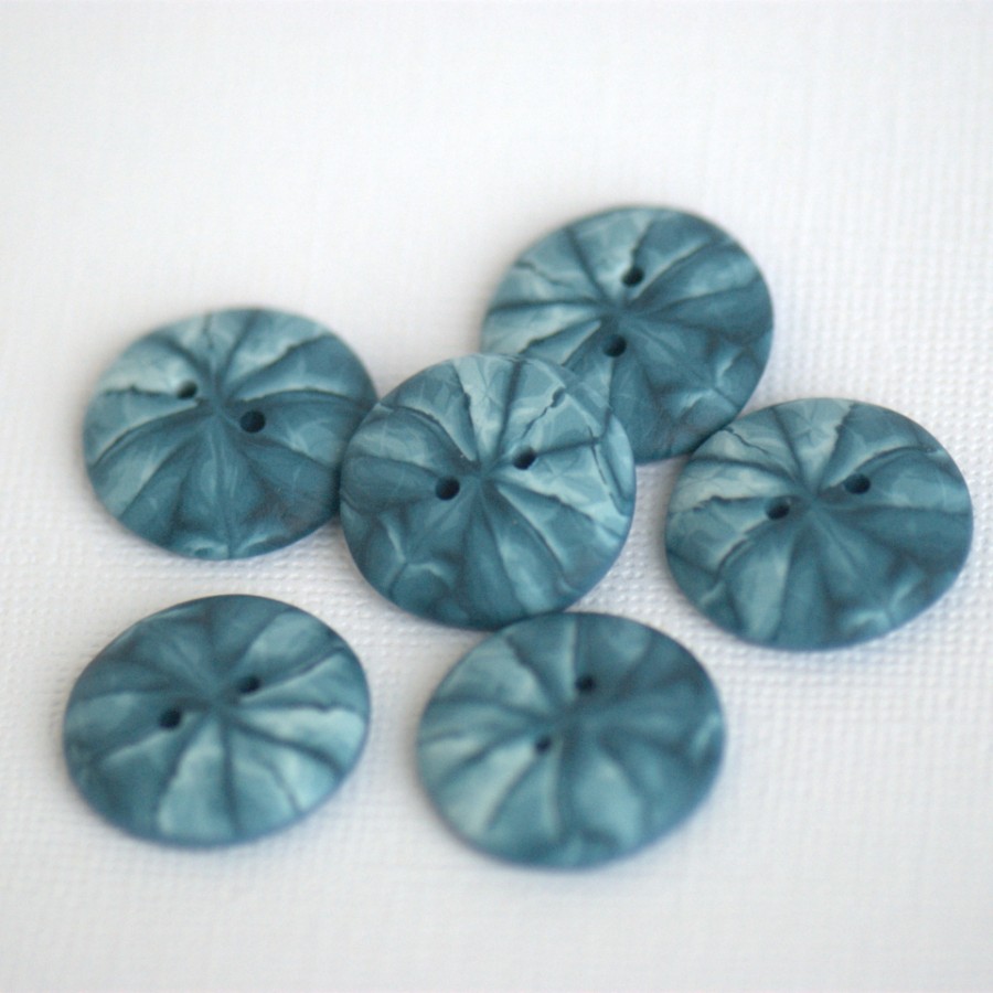 20 mm - 6 vnt. Mėlynos raštuotos sagos „Indigo“ (BT312)