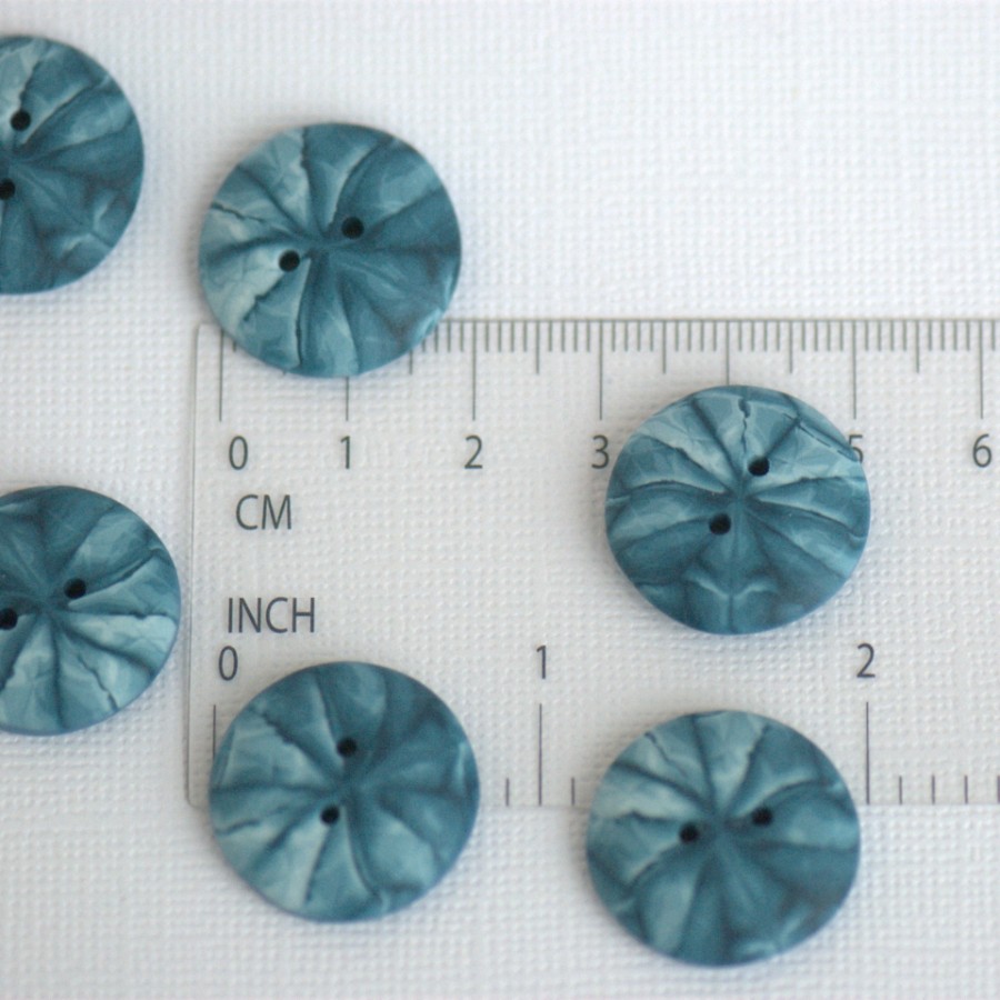 20 mm - 6 vnt. Mėlynos raštuotos sagos „Indigo“ (BT312)
