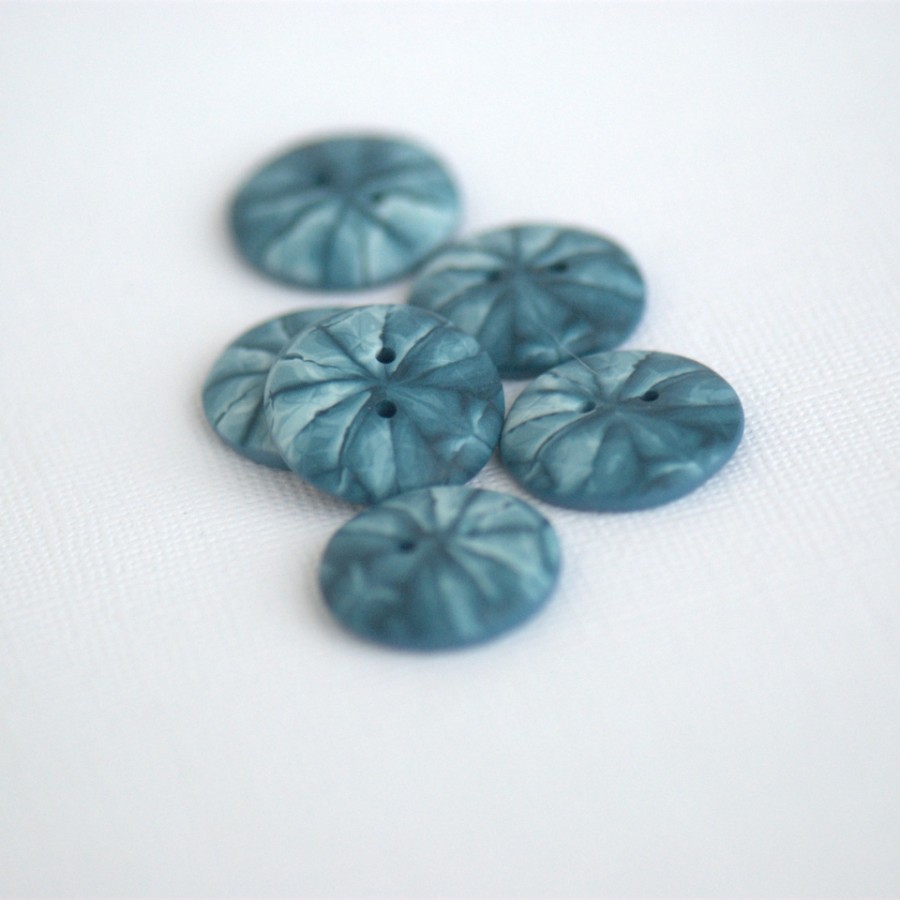 20 mm - 6 vnt. Mėlynos raštuotos sagos „Indigo“ (BT312)
