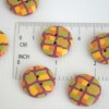 20 mm – 6 vnt. Geltonai žaliai raštuotų sagų rinkinys (BT120)