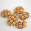 20 mm – 6 vnt. Geltonai žaliai raštuotų sagų rinkinys (BT120)