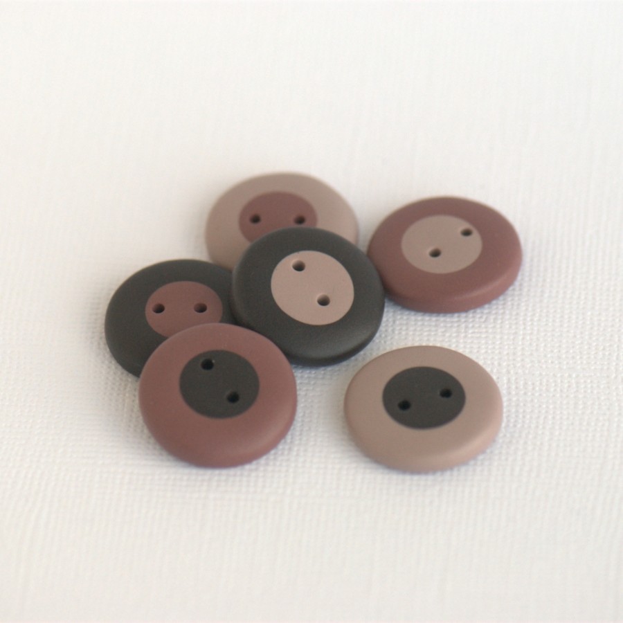 21 mm - 6 vnt. rudų atspalvių sagos „Trys spalvos“ (BT319) 21 mm - 6 vnt. rudų atspalvių sagos „Trys spalvos“ (BT319)