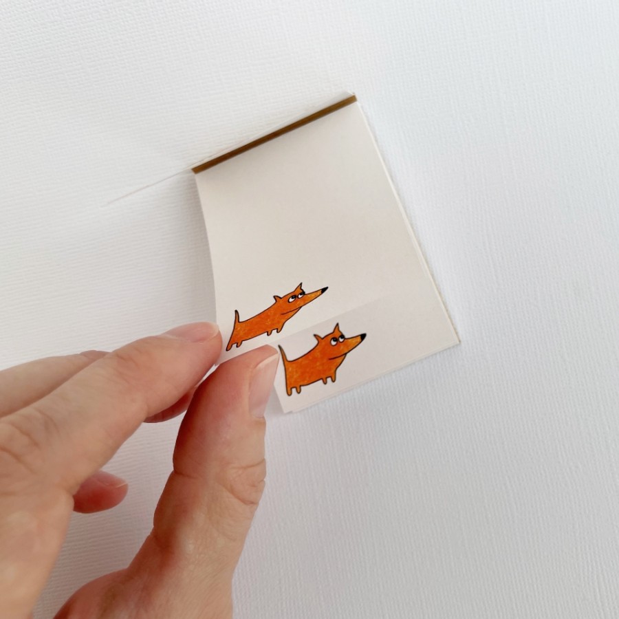 Rankų darbo, mažytis plėšomų lapelių bloknotas, mažiems užrašams „Oranžinis šunytis“