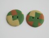 25 mm – 2 vnt. Rudens spalvų sagos su kryžiukų ornamentu (BT095)