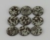 16 mm – 9 vnt. Pieniško ir balto šokolado spalvų raštuotos sagos (BT185)