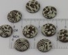 16 mm – 9 vnt. Pieniško ir balto šokolado spalvų raštuotos sagos (BT185)