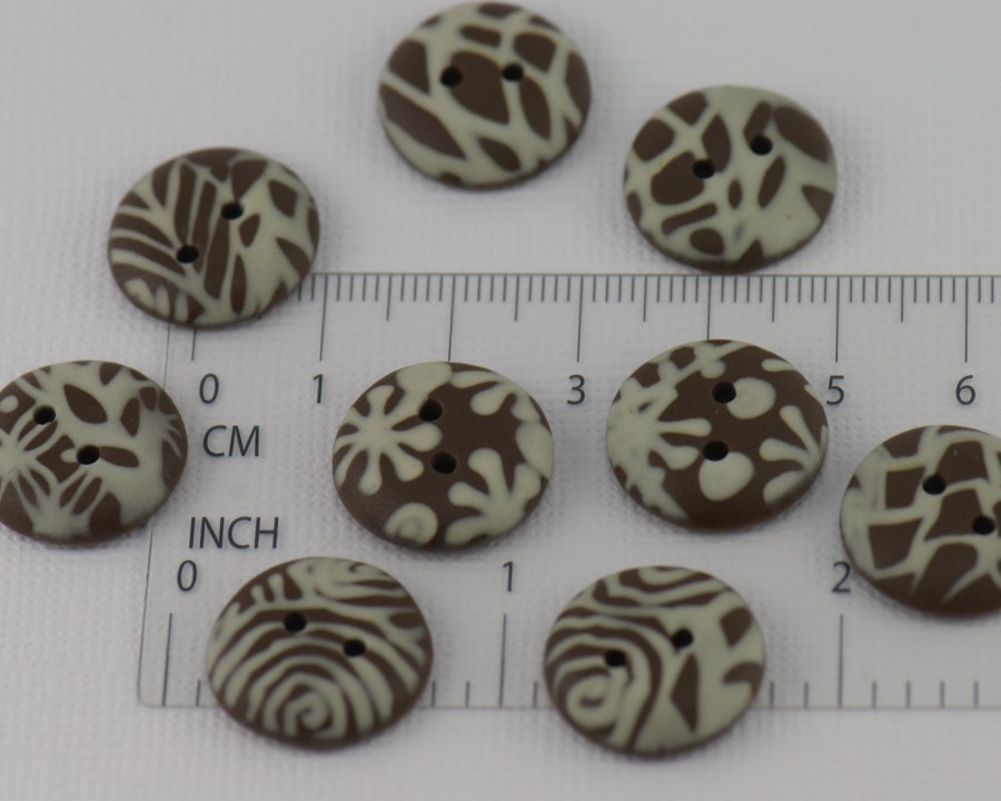 16 mm – 9 vnt. Pieniško ir balto šokolado spalvų raštuotos sagos (BT185)