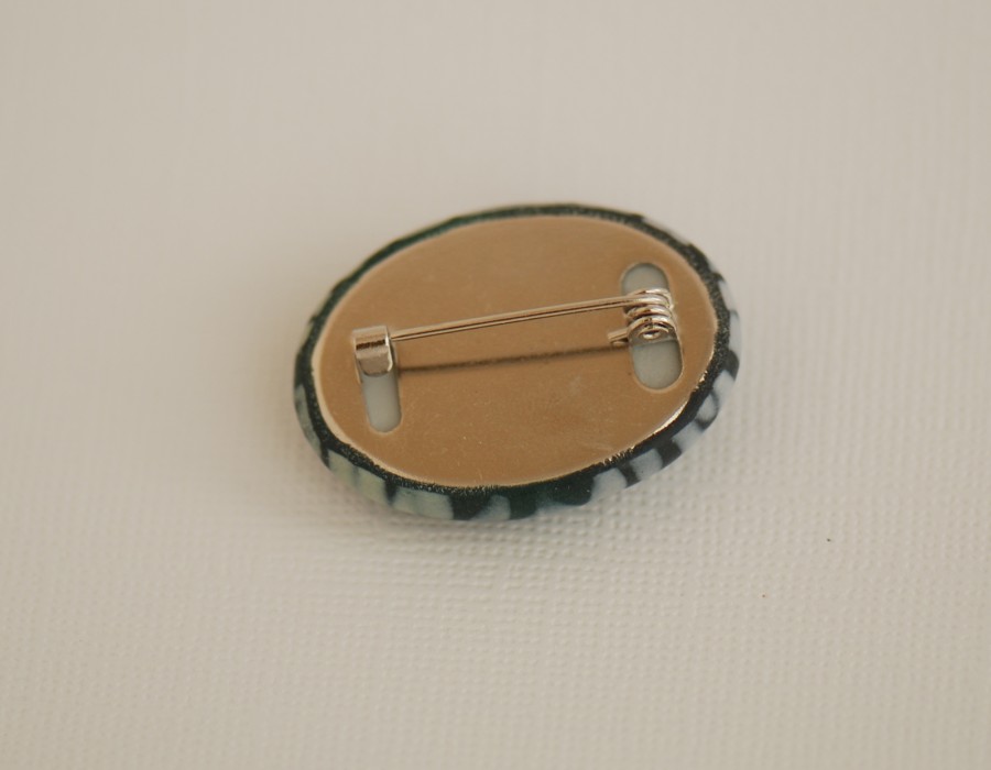 Ovali sagė „Girios šešėliai“ (pin18)