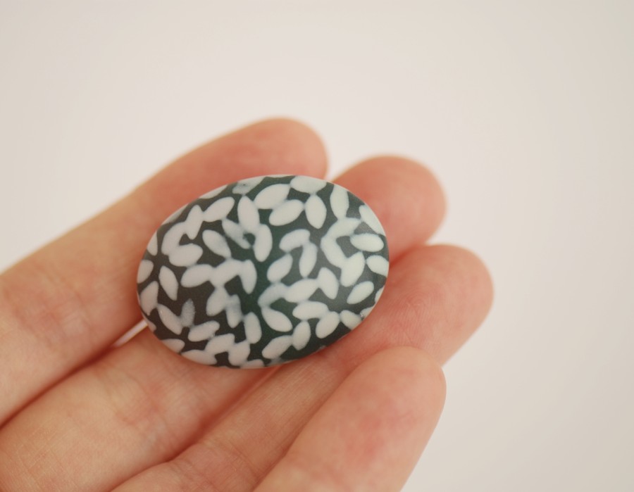 Ovali sagė „Girios šešėliai“ (pin18)