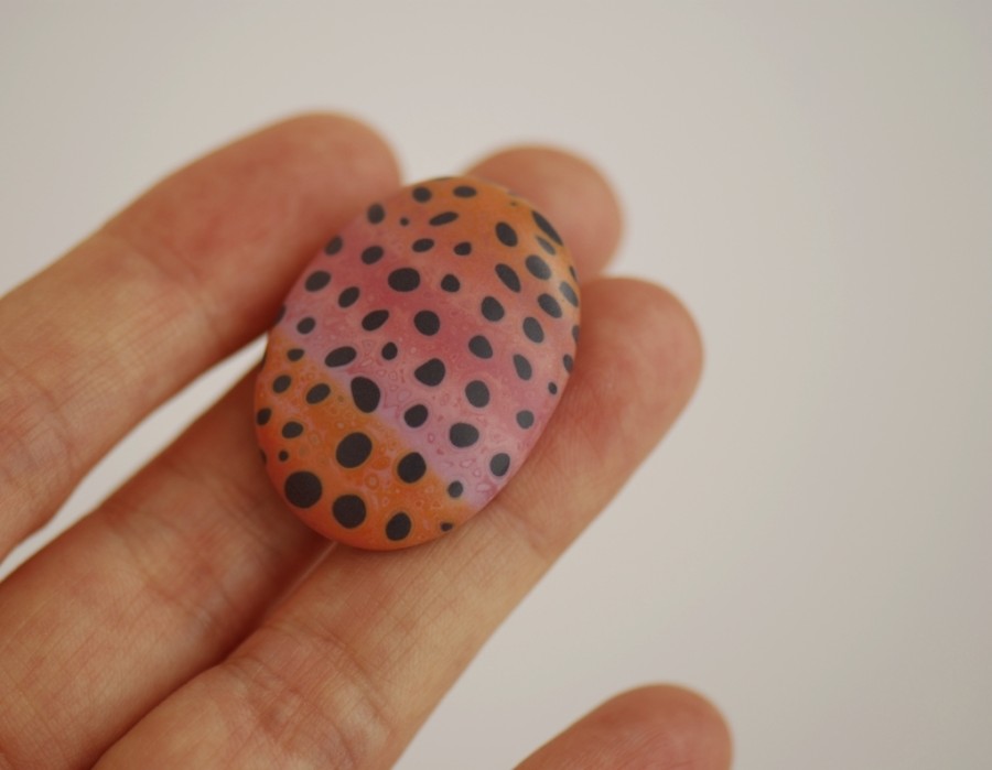 Ovali sagė „Panaši į boružę“ (pin06)