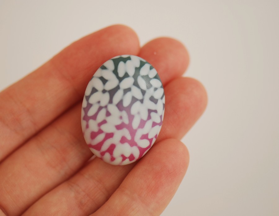Ovali sagė „Rožinis kraštelis“ (pin15)