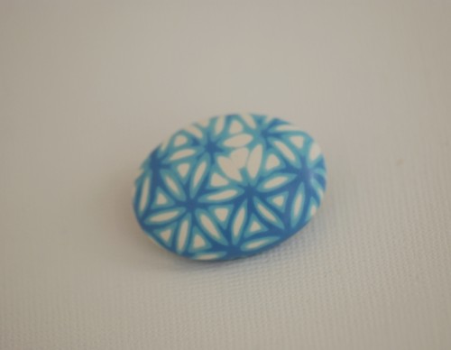 Ovali sagė „Žydri Shibori ornamentai“ (pin08)