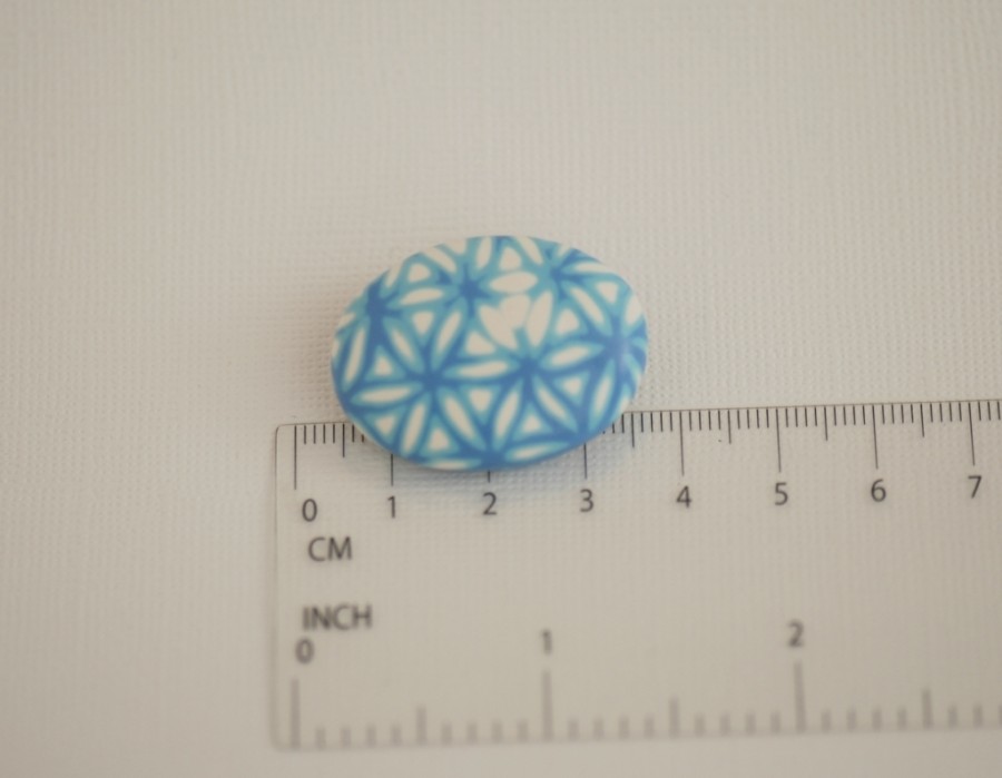 Ovali sagė „Žydri Shibori ornamentai“ (pin08)