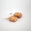 Žaismingi kabantys auskarai „Brioche“ Žaismingi kabantys auskarai „Brioche“