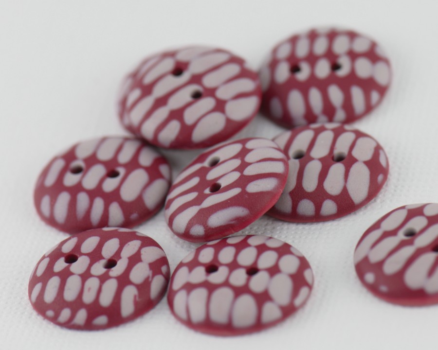 18 mm – 9 vnt. Rankų darbo sagų rinkinys „Aviečių raudona“ (BT210)