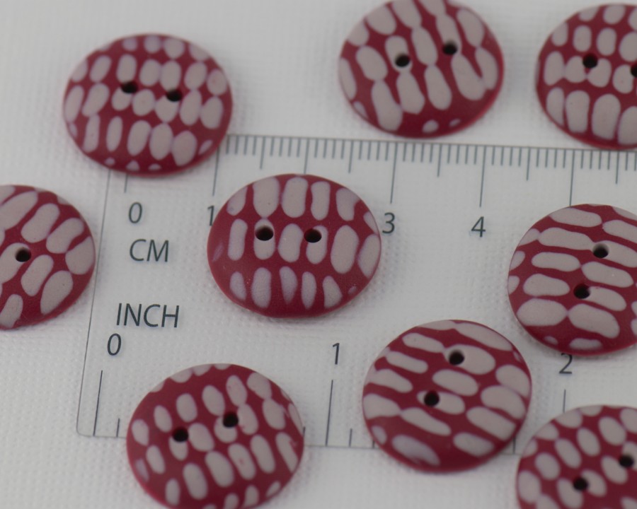 18 mm – 9 vnt. Rankų darbo sagų rinkinys „Aviečių raudona“ (BT210)