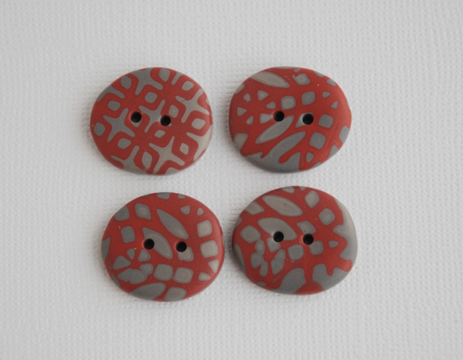 21 mm x 19 mm – 4 vnt. Raštuotos rankų darbo sagos (BT107)