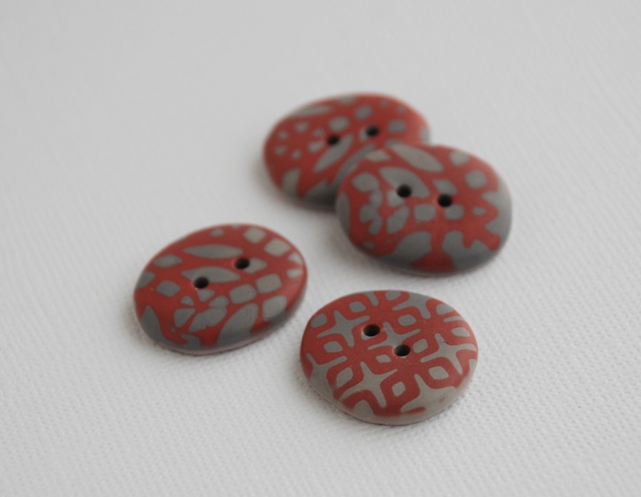 21 mm x 19 mm – 4 vnt. Raštuotos rankų darbo sagos (BT107)