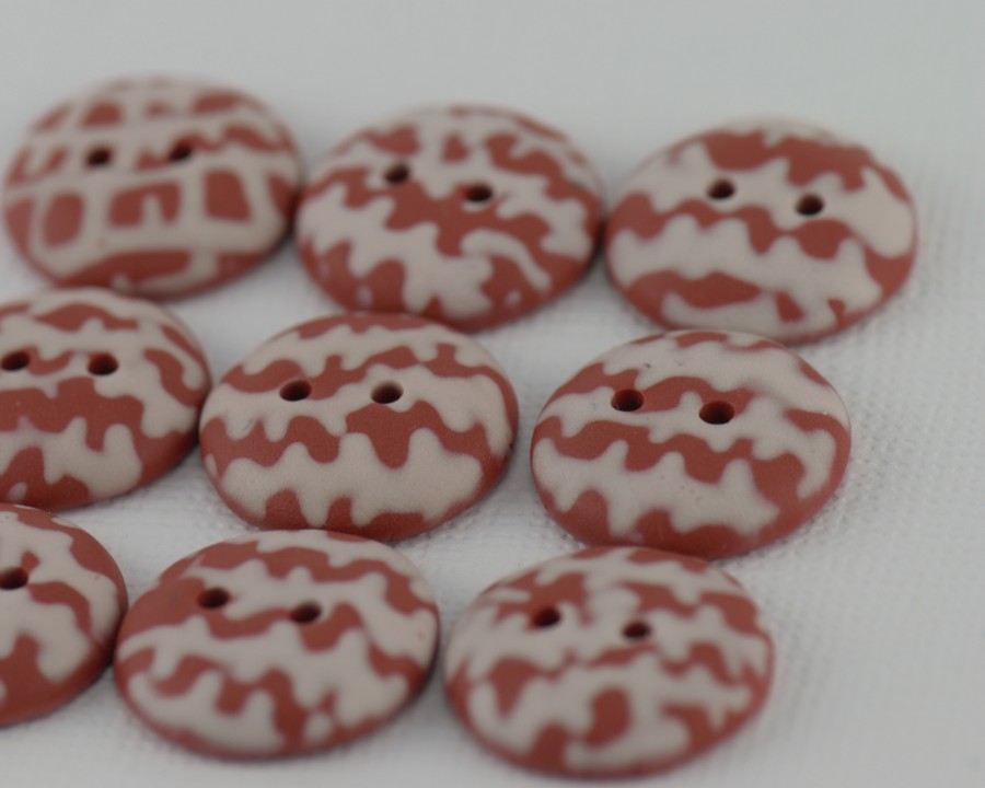 18 mm – 9 vnt. Plytų raudonos spalvos sagų rinkinys „Terracotta“ (BT188)