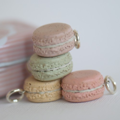 Rankų darbo mezgimo žymeklių rinkinys metalinėje dėžutėje „Macarons“ (iki 5 mm)