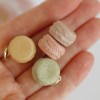 Rankų darbo mezgimo žymeklių rinkinys metalinėje dėžutėje „Macarons“ (iki 5 mm)
