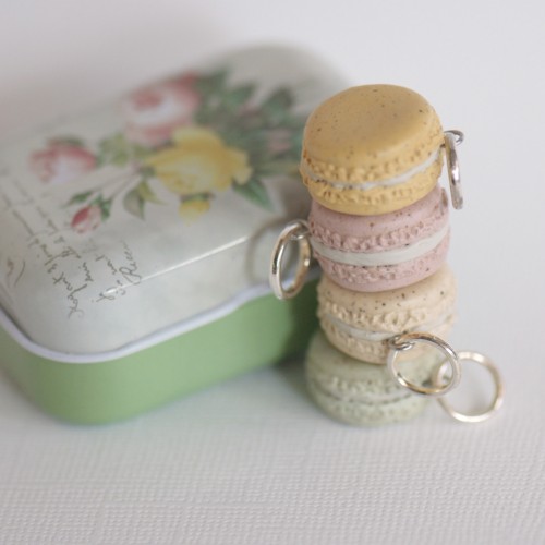 Rankų darbo mezgimo žymeklių rinkinys metalinėje dėžutėje „Macarons“ (iki 6 mm)